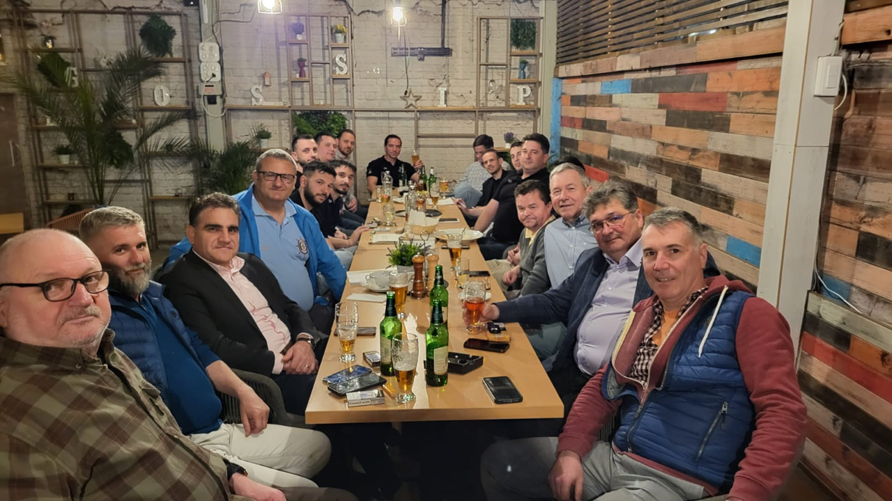 Un moment de întâlnire și prietenie între membrii clubului